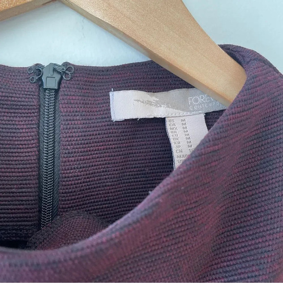High / mock neck boxy burgundy top - Picture 4 of 6